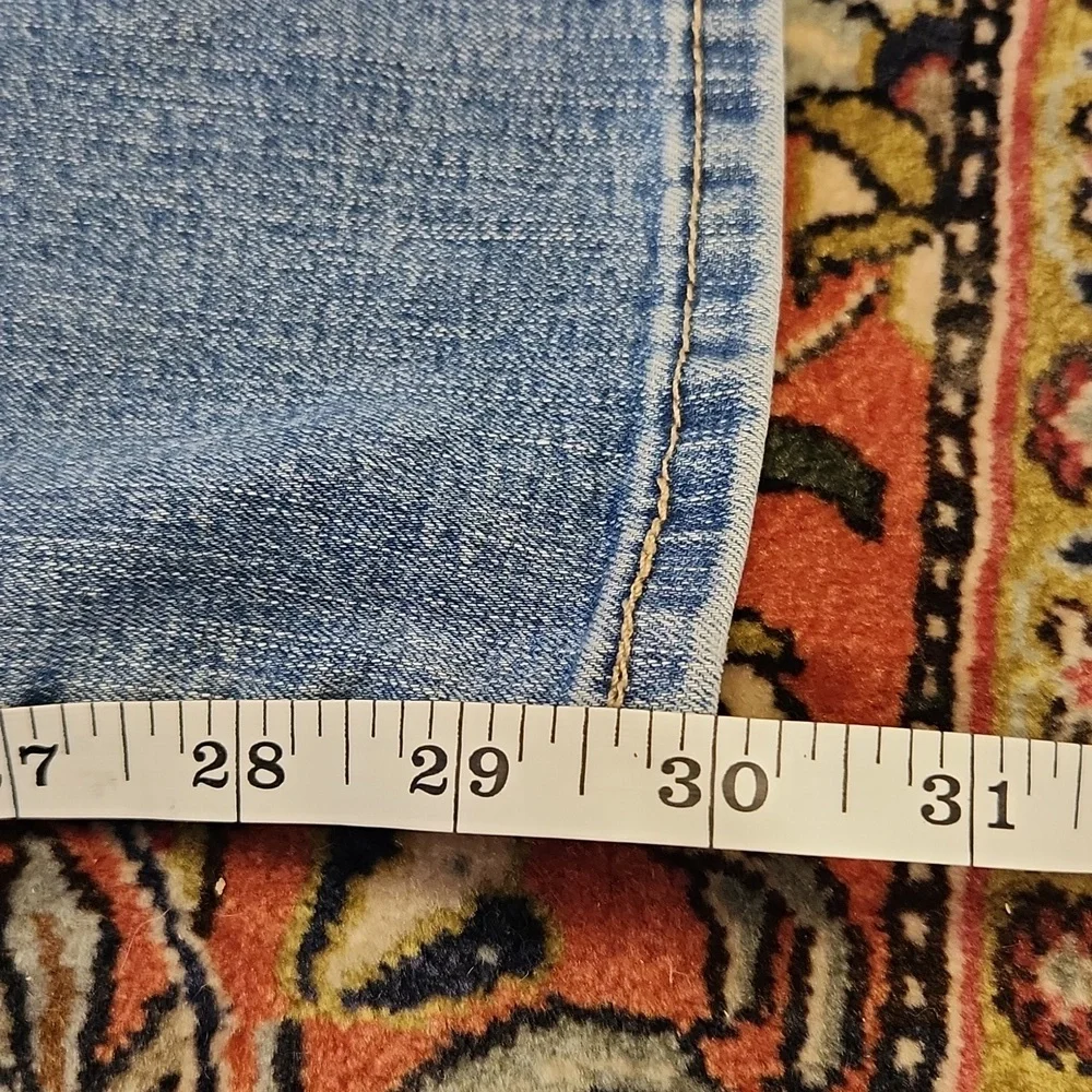 Levi's Lightweight Light Wash Totally Shaping Straight Jeans 28x32 - Picture 10 of 10